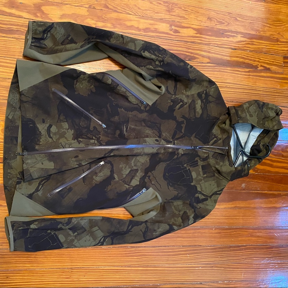 Lululemon Camo Shell Jacket size S